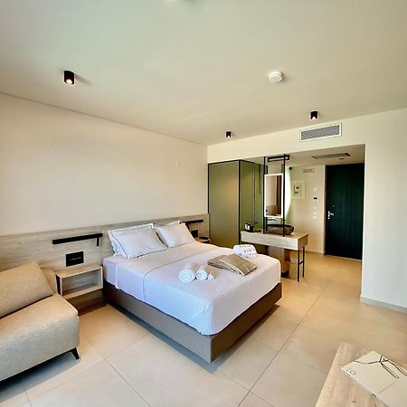 Eleia Seafront Rooms & Villas เปตรา ภายนอก รูปภาพ