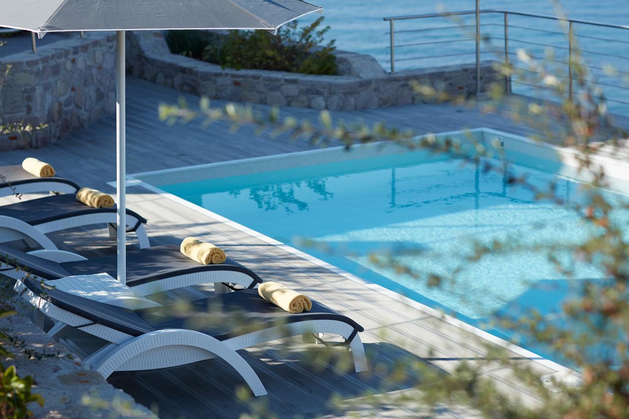 Eleia Seafront Rooms & Villas เปตรา ภายนอก รูปภาพ