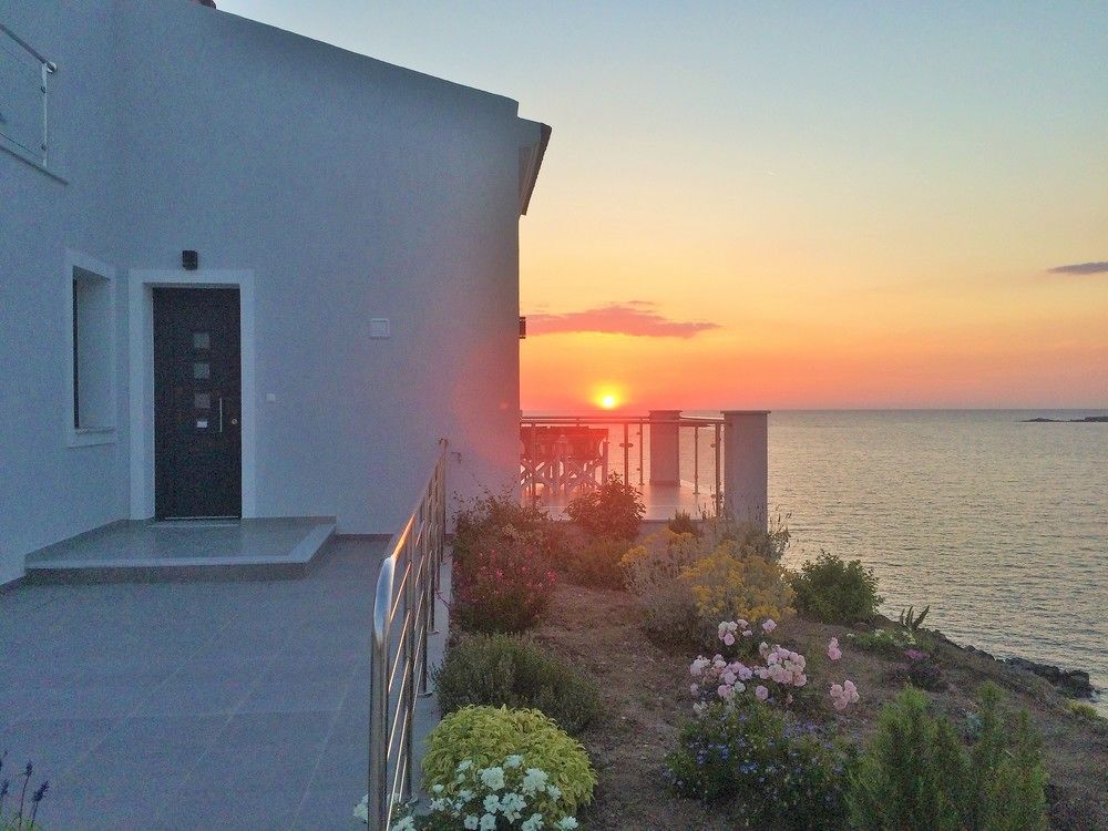 Eleia Seafront Rooms & Villas เปตรา ภายนอก รูปภาพ